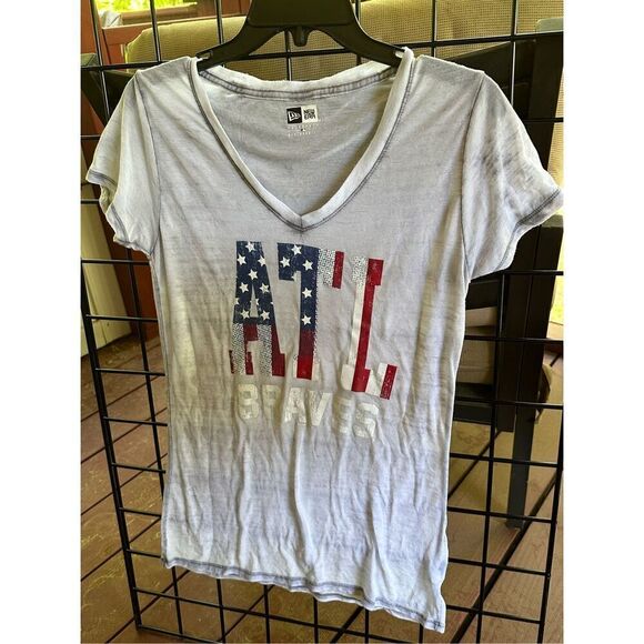Women’s Atlanta Braves New Era Patriotic ATL v-neck t-shirt sz small - Picture 3 of 7